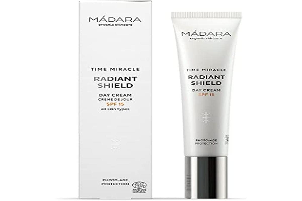 MÁDARA Organic Skincare | Time Miracle Radiant Shield Day Cream SPF15-40 ml, Age-defying moisturizer, With Hyaluronic acid, Invisible UVA/UVB protection, Hydrating, Smoothing