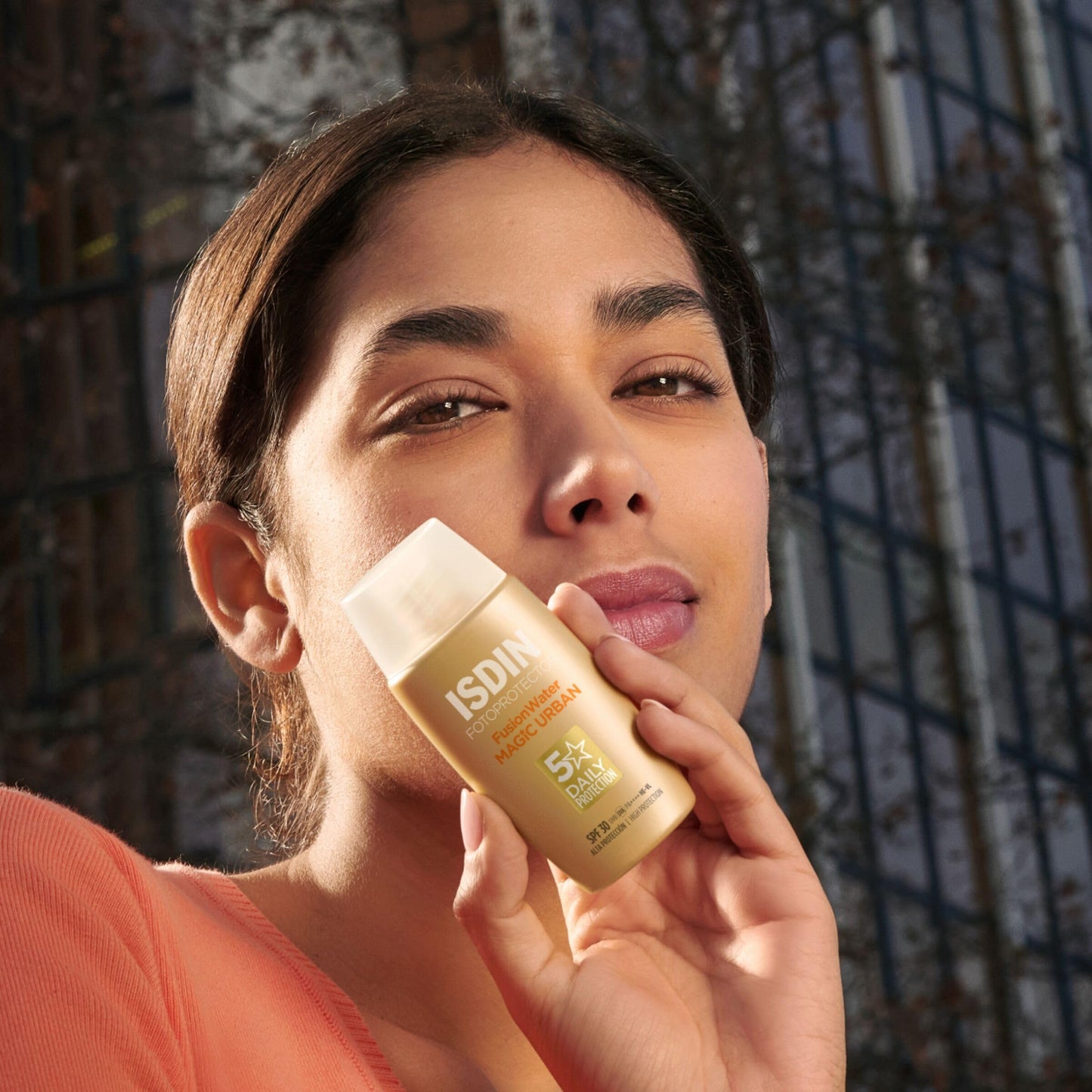 Isdin Fotoprotector Fusion Water Urban SPF 30 - Ultralight Facial Sunscreen for Daily Use for Urban Environments, UVA, Blue Light and Anti-Pollution Protection, 50 ml, Packaging may vary