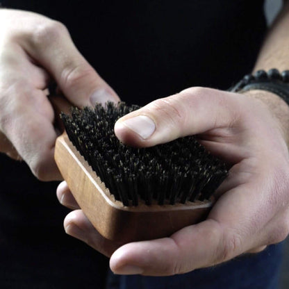 ZilberHaar - Cepillo para el cabello y la barba de los hombres - Cerdas de jabalí auténticas (duras) y madera de peral - Cuidado facial de los hombres - Todos los tipos de cabello y barba