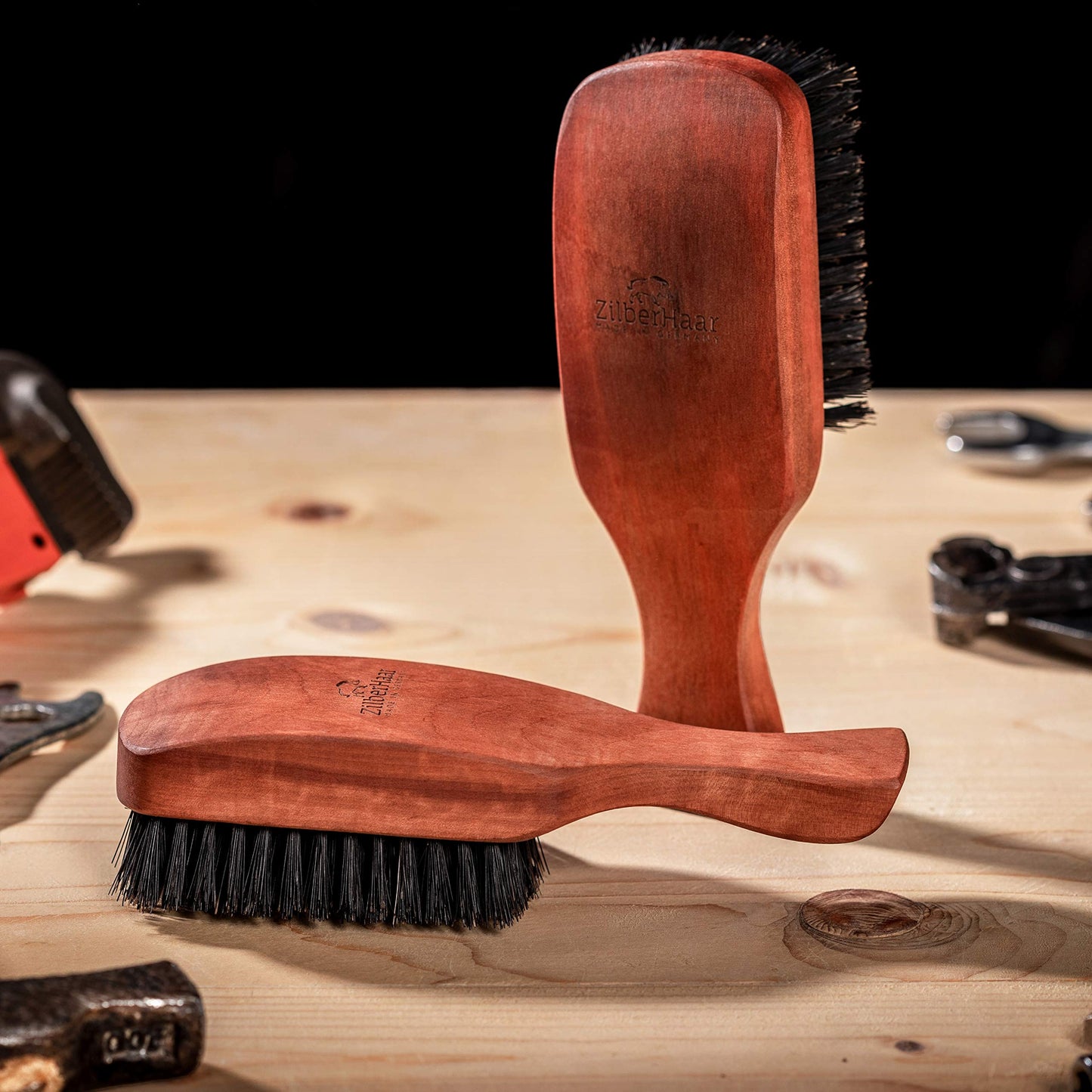 ZilberHaar - Cepillo para el cabello y la barba de los hombres - Cerdas de jabalí auténticas (duras) y madera de peral - Cuidado facial de los hombres - Todos los tipos de cabello y barba